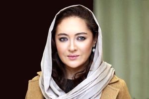 نیکی کریمی در کنار علی دایی روی نیکمت