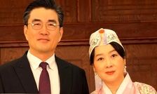 آوازخوانی سفیر کره جنوبی در باغ‌های انار قم/ ویدئو