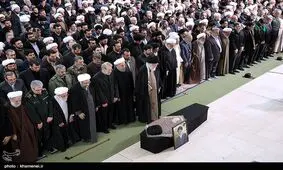 رهبر انقلاب تاکنون بر پیکر کدام شخصیت‌ها اقامه نماز کردند؟ + عکس