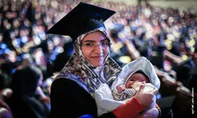 آیا فرزند آوری را برای کسب مدارک تحصیلی به تأخیر بی اندازیم یا نه؟