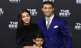 عکس: رونالدو در کنار همسر و 4 فرزندش در شب کریسمس