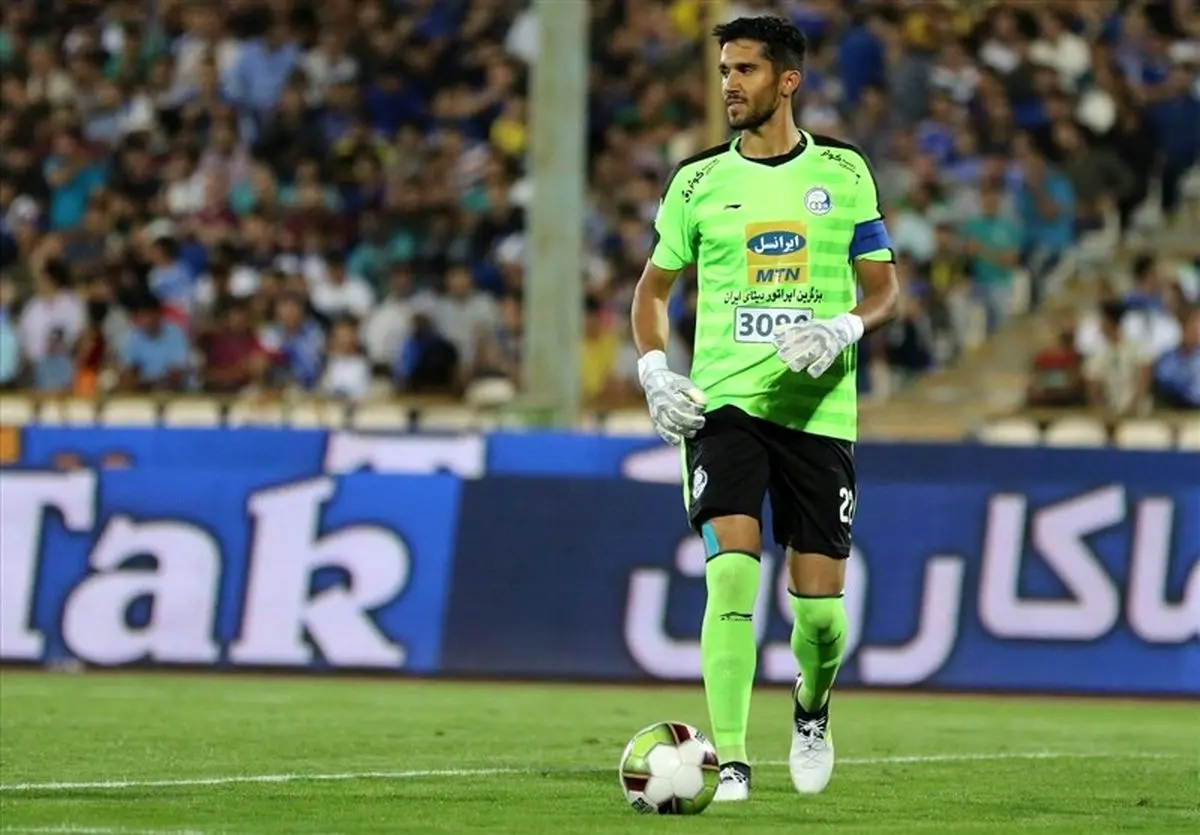 حسینی – استقلال؛ یک گام تا جدایی تلخ