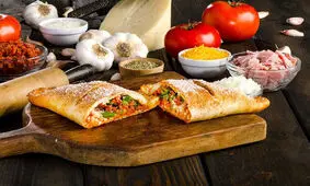 پیتزا ایتالیایی چیکن کالزونه + دستور تهیه