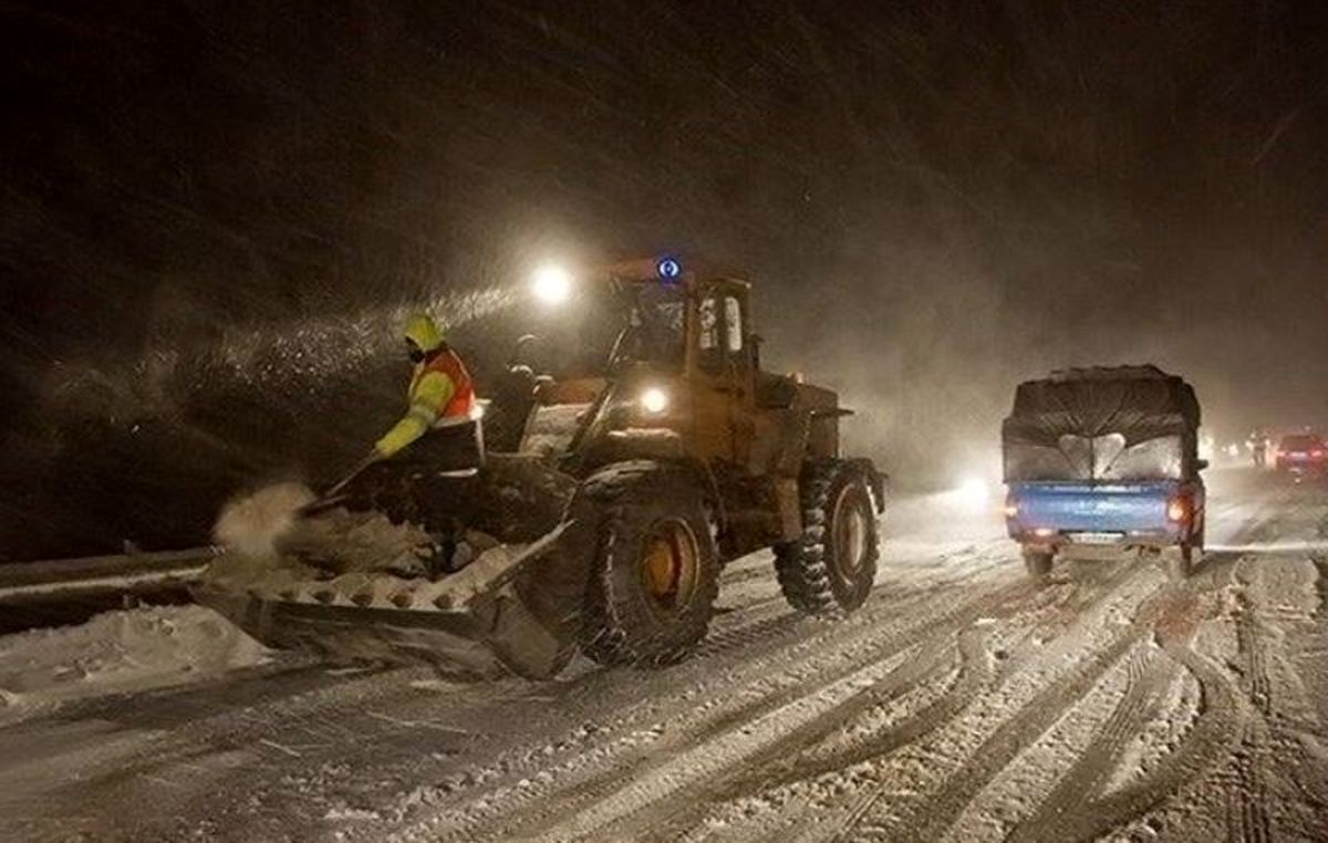 برف و کولاک جاده های کردستان را در بر گرفت