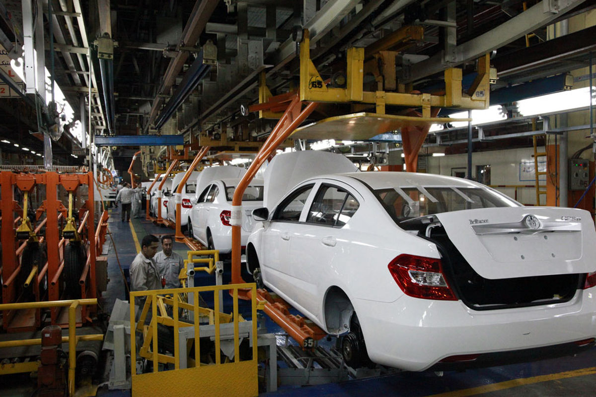 کاهش 24 درصدی تولید ایران خودرو و 43.5 درصدی تولید سایپا در آذر ماه