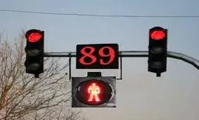 ویدئو/نمونه‌ای از فرهنگ ترافیک در رسیدن به اتوبوس مدرسه