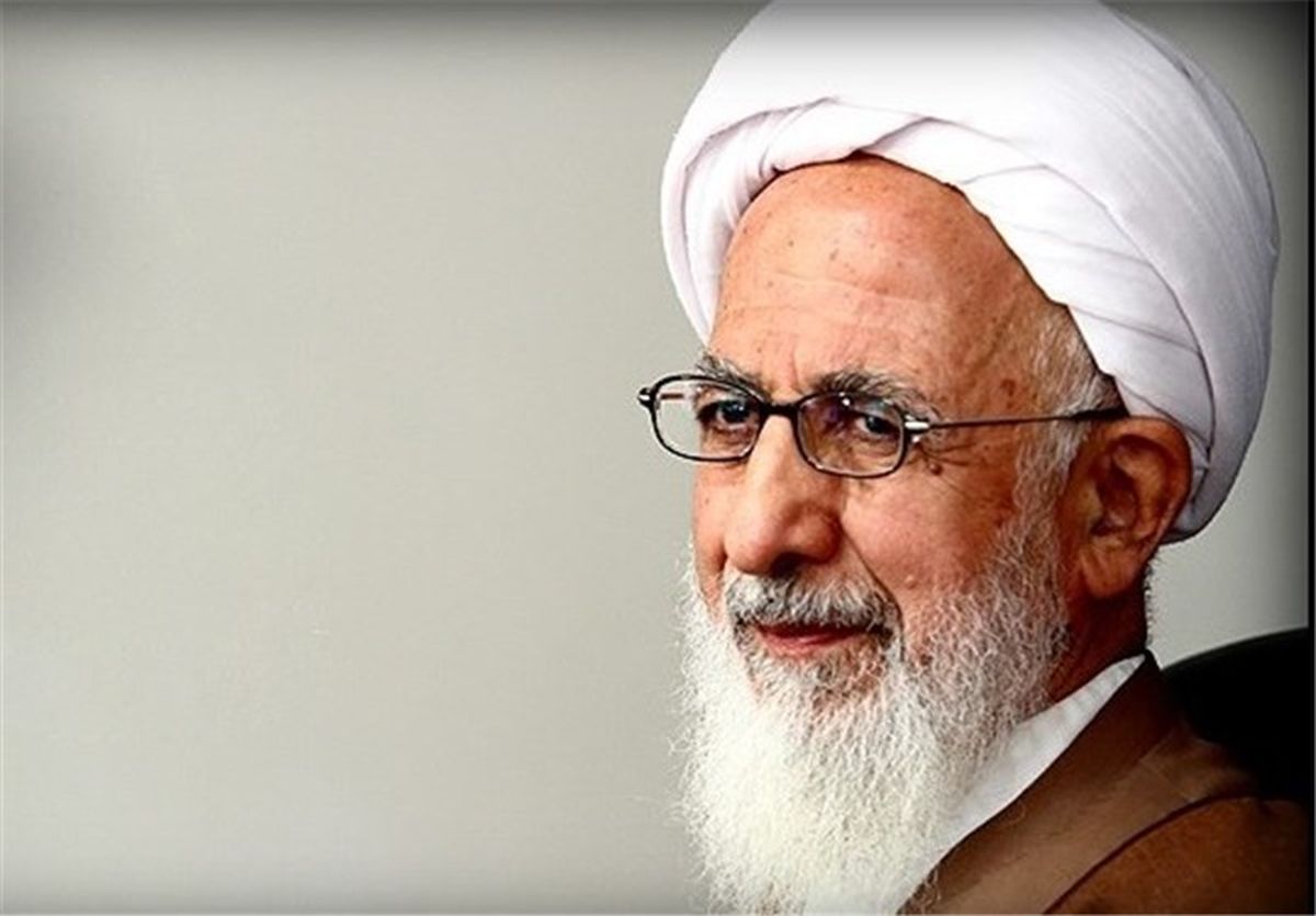 آیتالله جوادی آملی: کارخانههای تولید سلاحهای کشتارجمعی آمریکا "سه شیفته" در حال کار است
