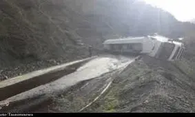 محور خوش ییلاق به دلیل واژگونی تانکر سوخت مسدود شد