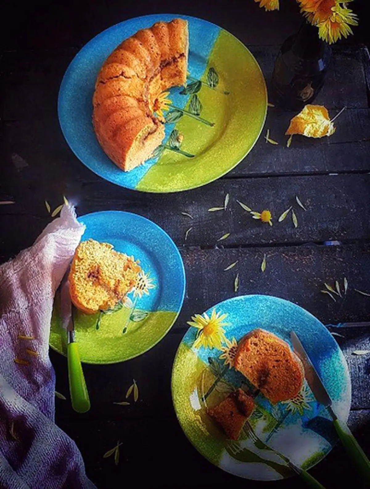 طرز تهیه کیک کدو حلوایی مغزدار