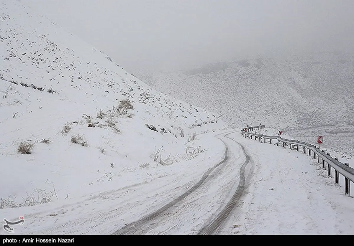 بارش برف و کولاک شدید راه ارتباطی ۱۵ روستای مراغه را مسدود کرد