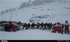 امدادرسانی به ۱۰ خانواده حادثه‌دیده برف و کولاک در چهارمحال و بختیاری