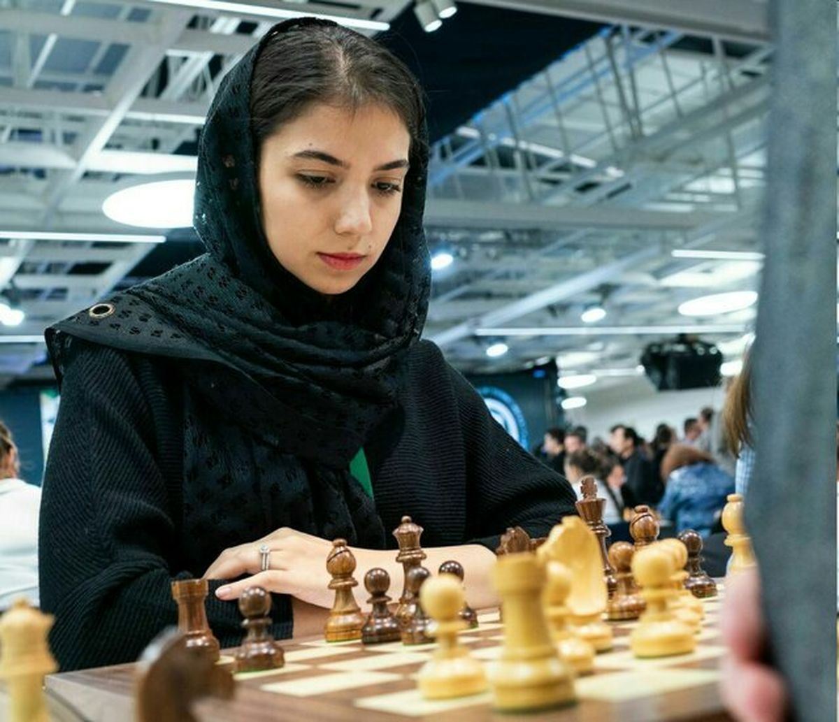 مدال نقره قهرمانی شطرنج جهان بر گردن خادمالشریعه