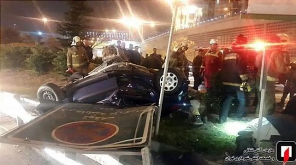 ویدیویی دلخراش از فریاد های راننده در خودرو واژگون شده تهران