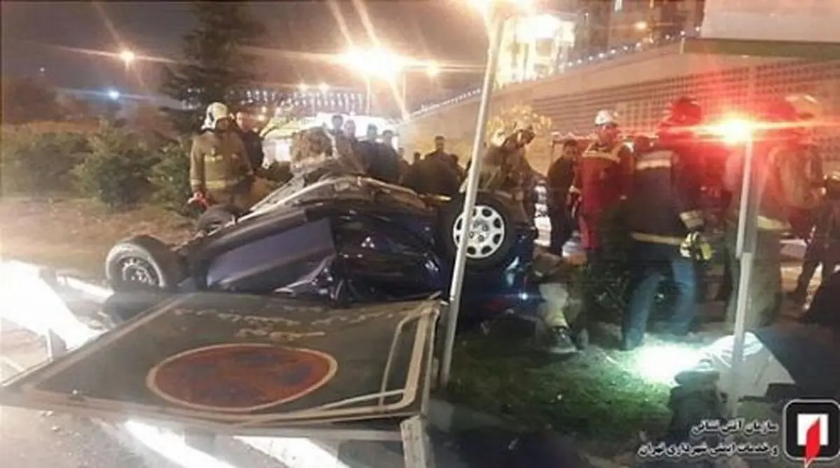 ویدیویی دلخراش از فریاد های راننده در خودرو واژگون شده تهران