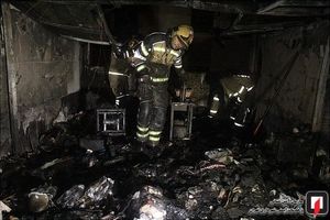 كارگاه تولیدی کفش در بازار تهران آتش گرفت