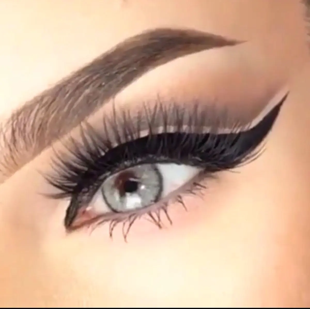 ارایش چشم لایت