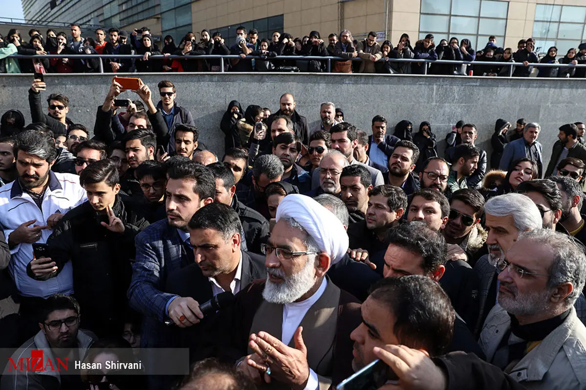دادستان کل و دادستان تهران در بین دانشجویان دانشگاه علوم تحقیقات/ حجت الاسلام و المسلمین منتظری: "ولله که پای حق شما ایستاده ايم و یک لحظه از حق دانشجویان کوتاه نمی‌آیم"