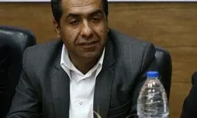 بگو و مگوهای درازهی با خبرنگاران در راهروی پارلمان/ به تو ربطی ندارد، صبحت نکن!