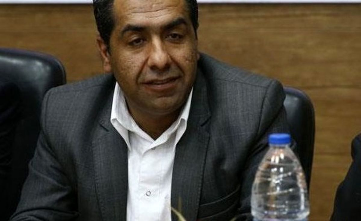 بگو و مگوهای درازهی با خبرنگاران در راهروی پارلمان/ به تو ربطی ندارد، صبحت نکن!