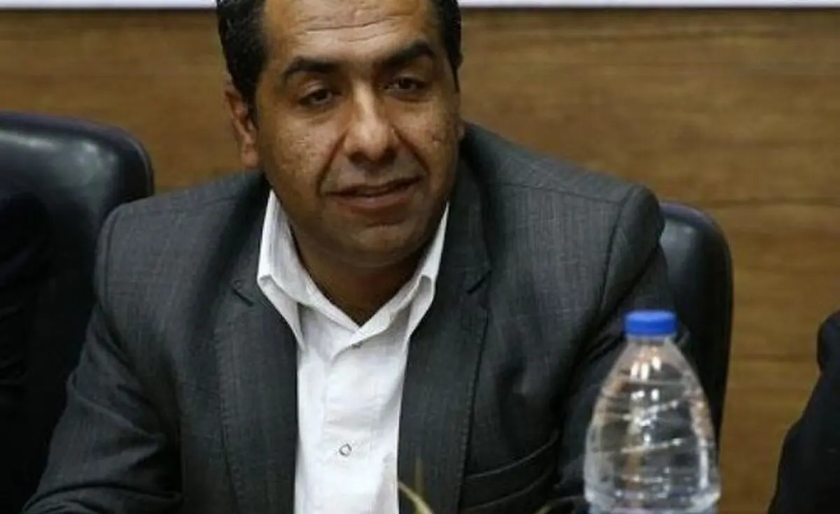 بگو و مگوهای درازهی با خبرنگاران در راهروی پارلمان/ به تو ربطی ندارد، صبحت نکن!
