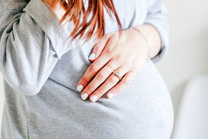 لاک زدن در بارداری؛ نکاتی که باید رعایت کنید