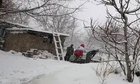 نجات یافتن پنج فرد گرفتار از برف و کولاک در دل کویر