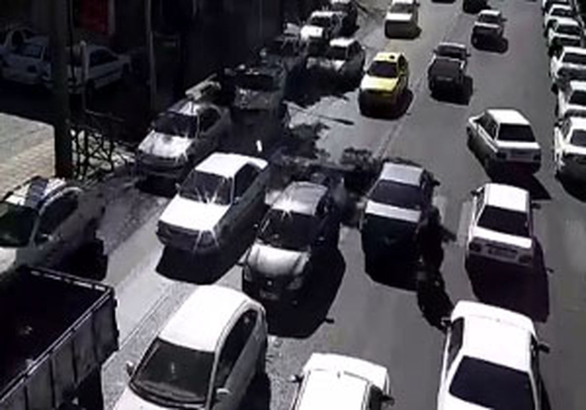 تصادف خودرو با عابر روی خطکشی در تهران! + فیلم
