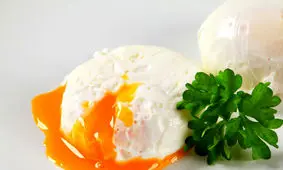 طرز تهیه نیمرو بدون روغن