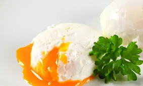 طرز تهیه نیمرو بدون روغن
