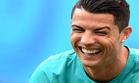 عکس/وقتی یک هموطن جریان کیش را برای رونالدو تعریف می‌کند