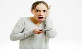 پختن ماهی بر روی کاپوت ماشین توسط زن چینی + عکس