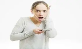 پختن ماهی بر روی کاپوت ماشین توسط زن چینی + عکس
