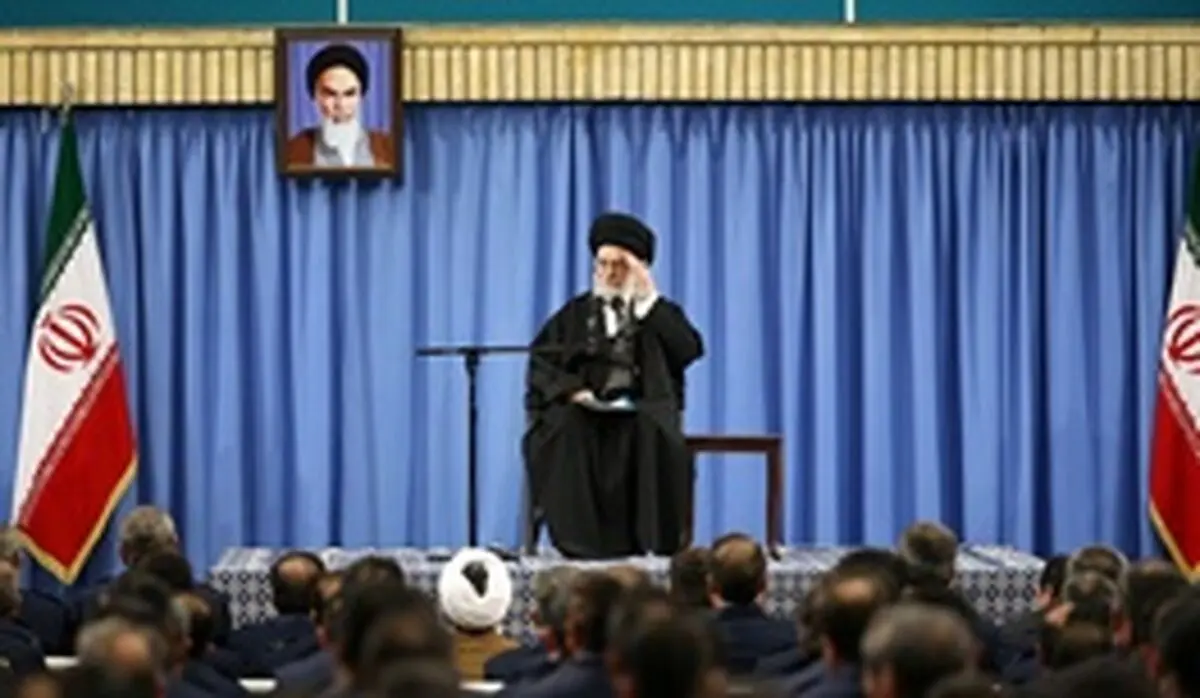 رهبرانقلاب:چرا از اوباما متشکرباشیم،بخاطر تحریم؟/ترامپ می‌گوید از من بترسید،نه!مردم پاسخش را می‌دهند