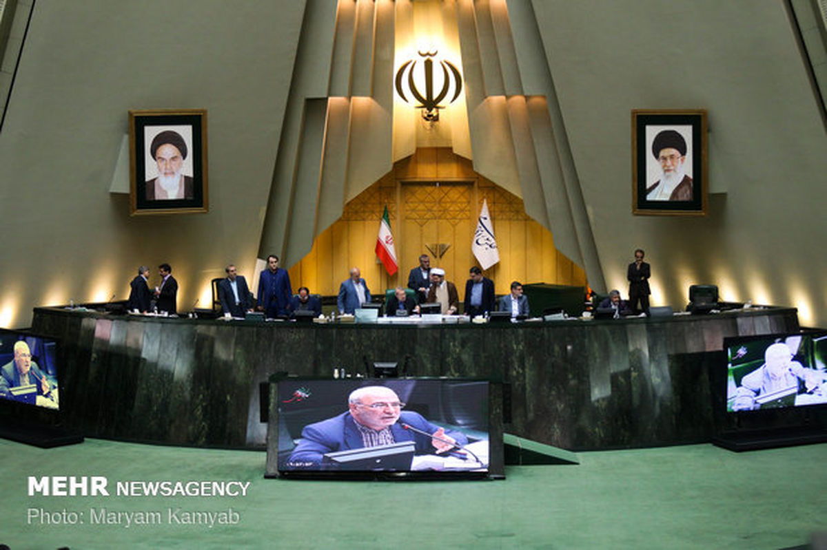 مخالفت نمایندگان با بررسی فوری طرح انتقال وزارتخانه‌ها از تهران