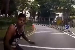 اقدام جنون‌آمیز مرد جوان در خیابان! +فیلم
