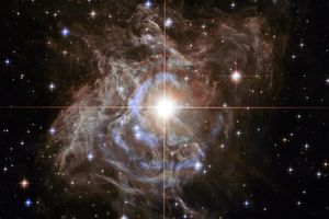 تصویر هابل از ستاره‌ای ۱۵هزار بار درخشانتر از خورشید