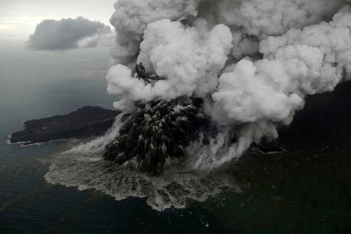 آتشفشان ۱۵۰ میلیون مترمربع از جزیره را بلعید!