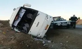 3 کشته و 21 مصدوم بر اثر واژگونی اتوبوس تهران-کرمانشاه در ساوه + اسامی مصدومان