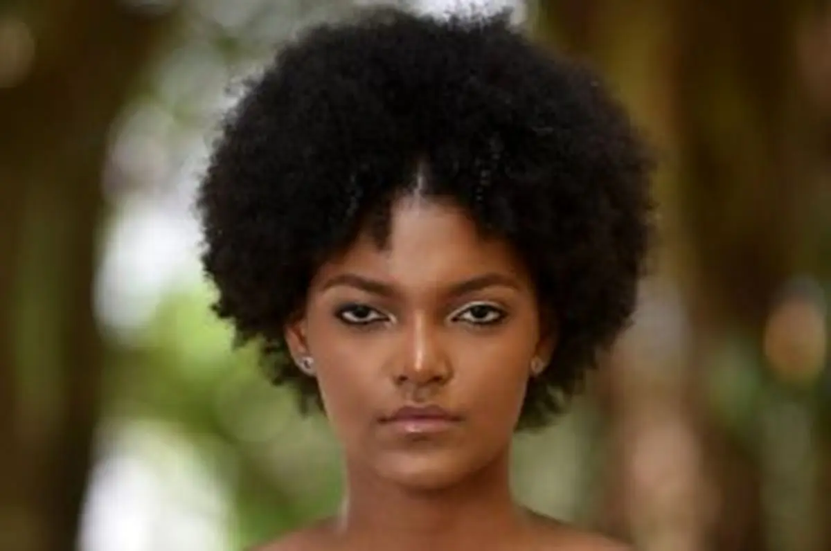 آتش گرفتن موهای ملکه زیبایی آفریقا در حین مراسم!! عکس