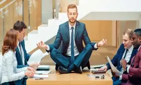 با همکار مشکل ساز و بی‌ادب چگونه رفتار کنیم؟