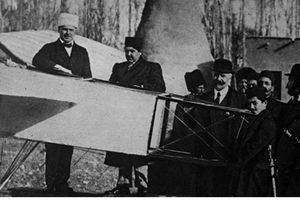 اولین هواپیما چند سال پس از اختراع وارد ایران شد؟