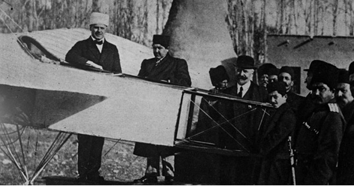 اولین هواپیما چند سال پس از اختراع وارد ایران شد؟