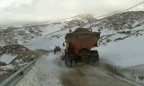 اتمام عملیات برفروبی محورهای اصلی/پاکسازی جاده روستاها ادامه دارد