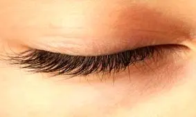 هر چی که علت ریزش مژه هاست