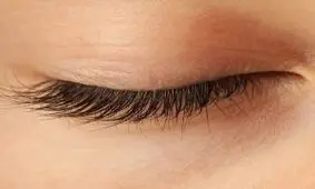 هر چی که علت ریزش مژه هاست