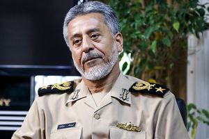 تصویر کمیاب دریادار سیاری حین تمرین تفنگداری دریایی/ عکس