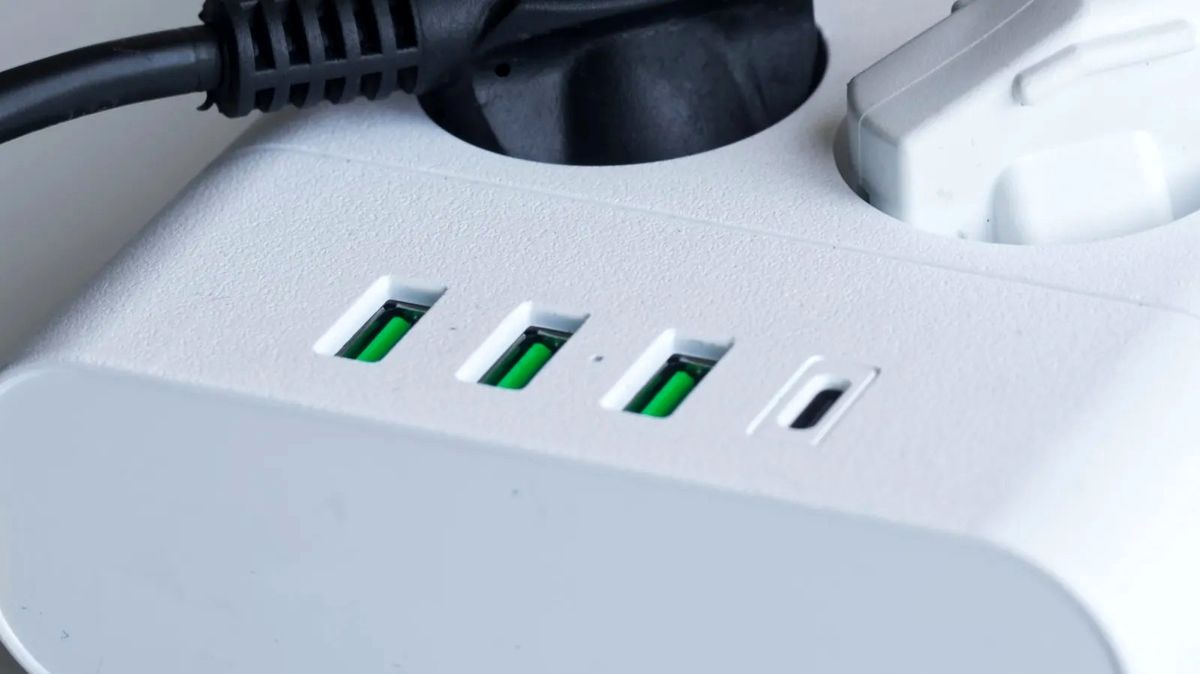 درگاه USB سبز رنگ به چه معناست؟