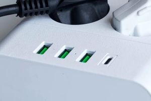 درگاه USB سبز رنگ به چه معناست؟