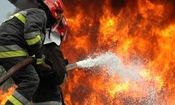آتش سوزی انبار ضایعات در شهرک شهید رجایی مشهد / ویدئو