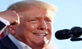 ترامپ برای توجیه اقدام غیرقانونی خود، بوش پدر را هم متهم کرد

